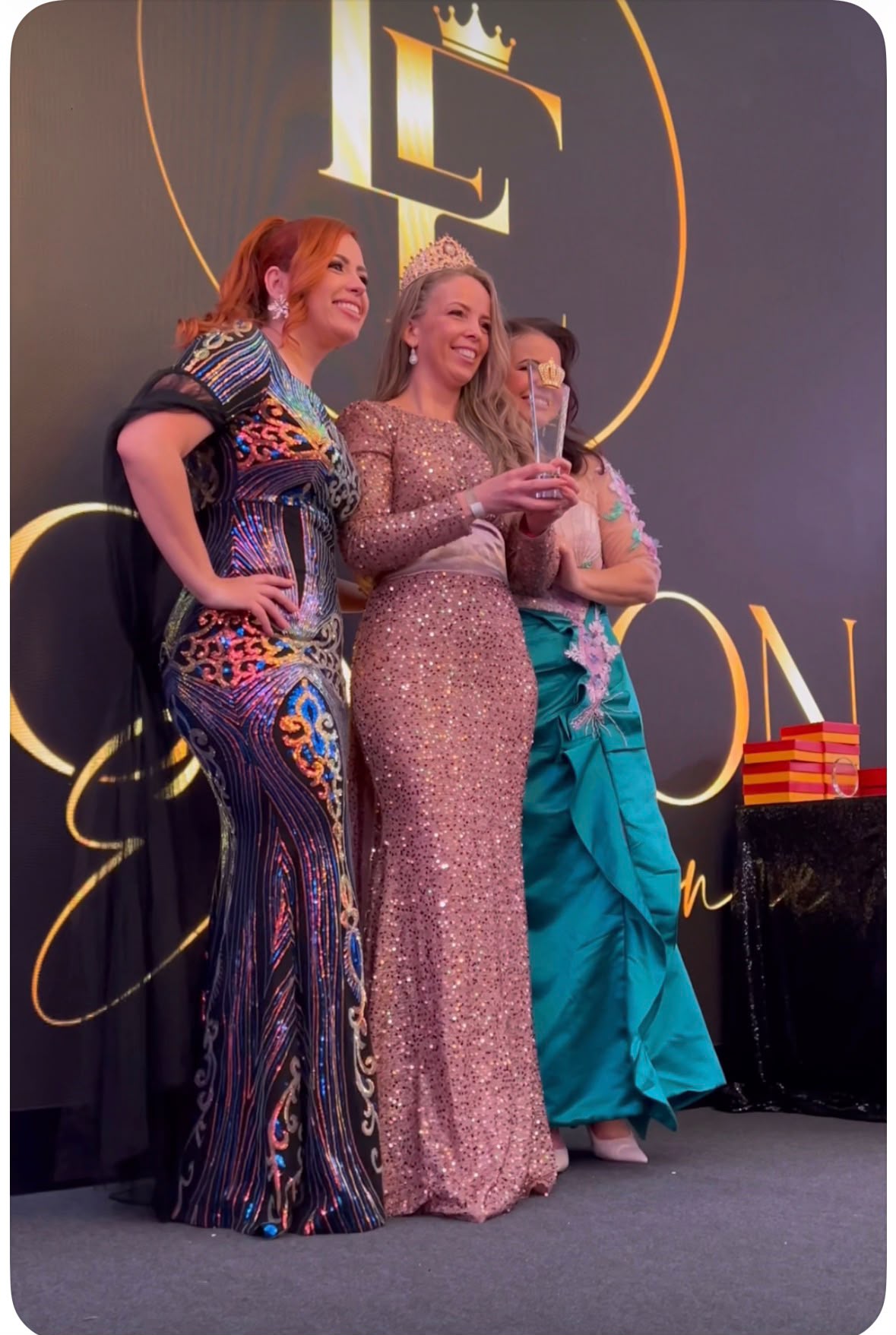 Premiación de Glaucia Sans en Londres 3